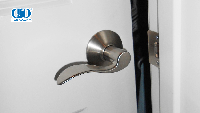 How High Is A Door Handle？
