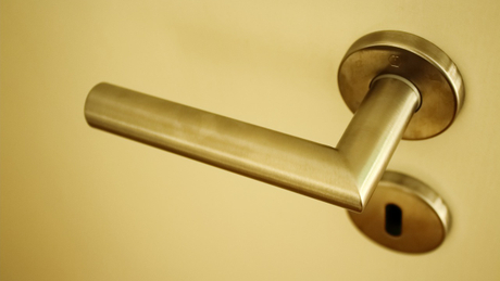door-knob-2180013_1280.jpg